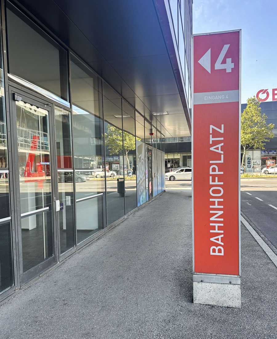 Bild von Eingang in Wels, Bahnhofplatz 4